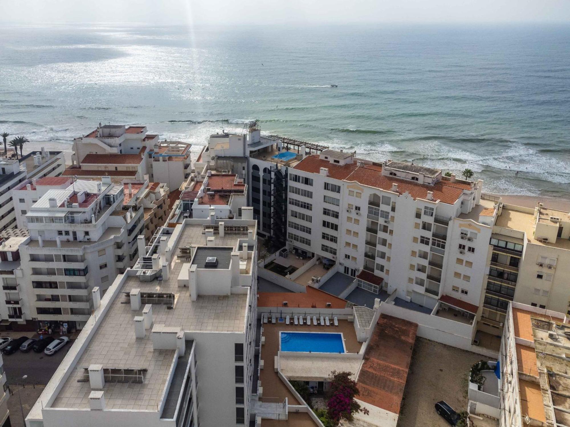 Caravelas 2-Bedroom Apartment With Pool - 50M From The Beach Armação de Pêra Eksteriør billede